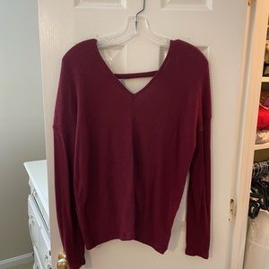 Matron v-neck, open back sweater